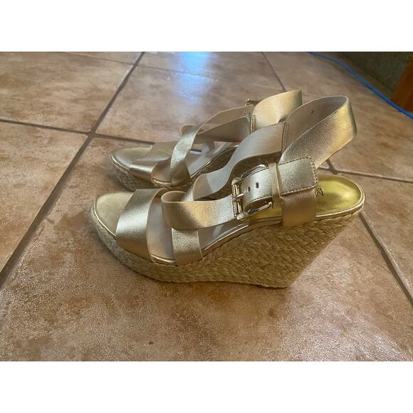 MICHAEL KORS Metallic Gold Leather Ankle Strap Espadrille Wedge Sandal 9.5M - Picture 10 of 12